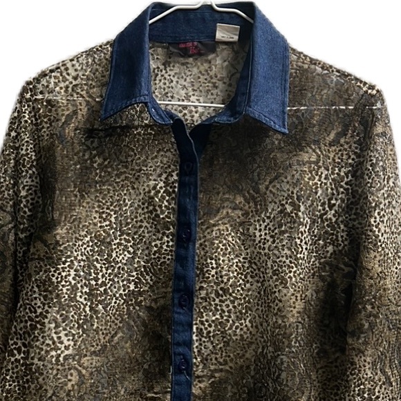 What’s Hot, Collar, Button Down, Long Sleeve Top, Multi, Size Medium - Picture 5 of 8